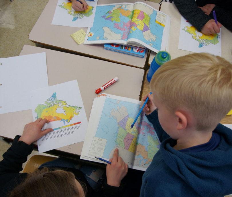 solar-power-lakeview-school-regina Students study maps of Canada