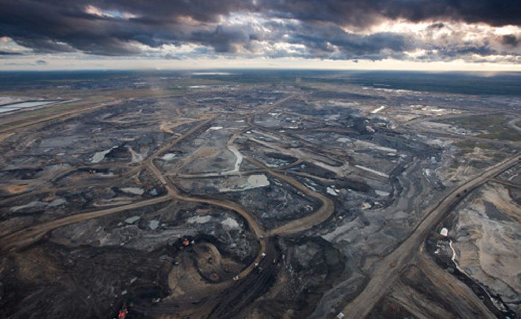 Overview photograph of the Syncrude Aurora oil sands