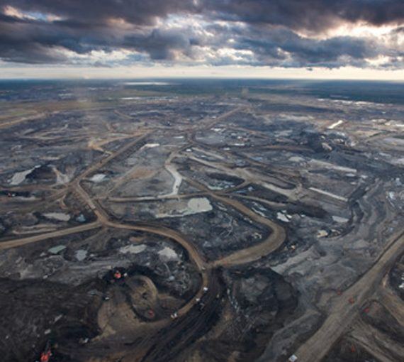 Overview photograph of the Syncrude Aurora oil sands